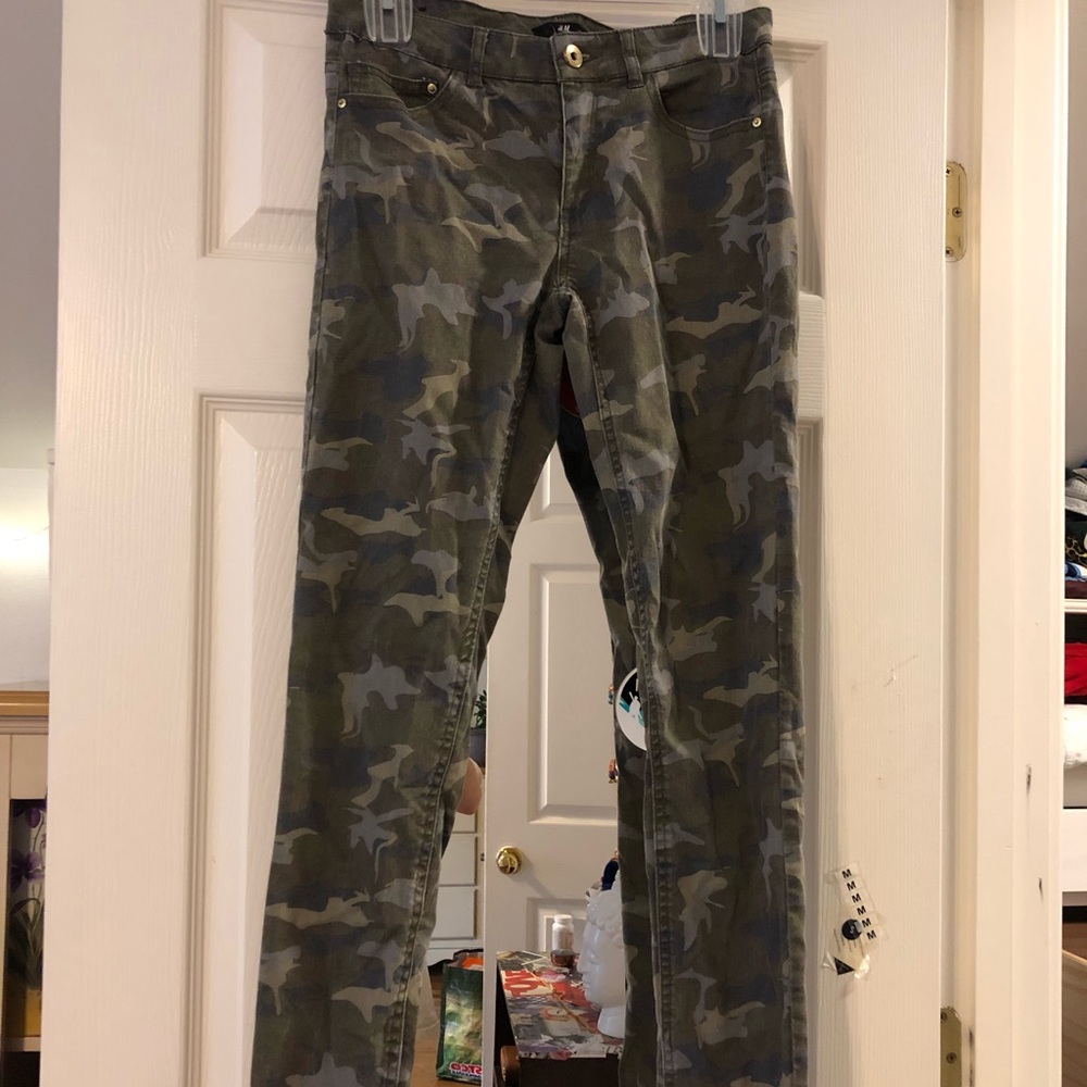 Camo skinny jeans